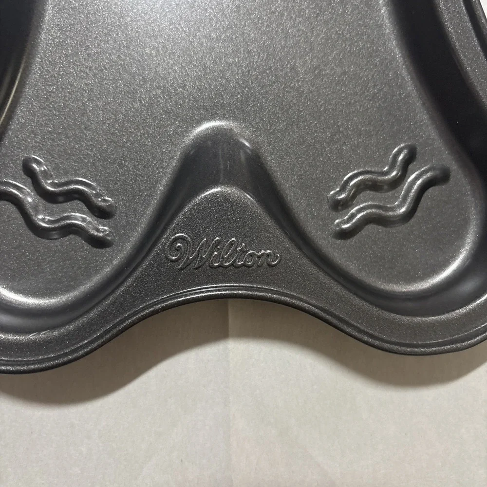 Wilton Gingerbread Man Cake Pan – 11x8 Non-Stick Holiday Mold – Vintage 2008 EUC
